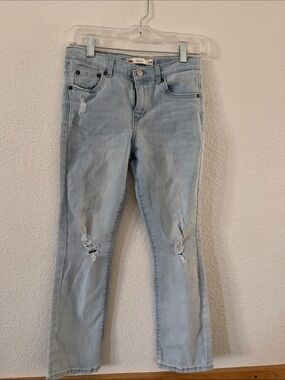 Light Wash Levi BootCut Jeans with Distressed Knees